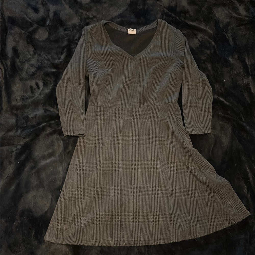 Chic Black V-Neck Dress